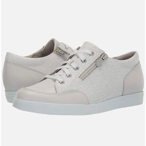 BRAND NEW white Gabbie Sneakers by Munro